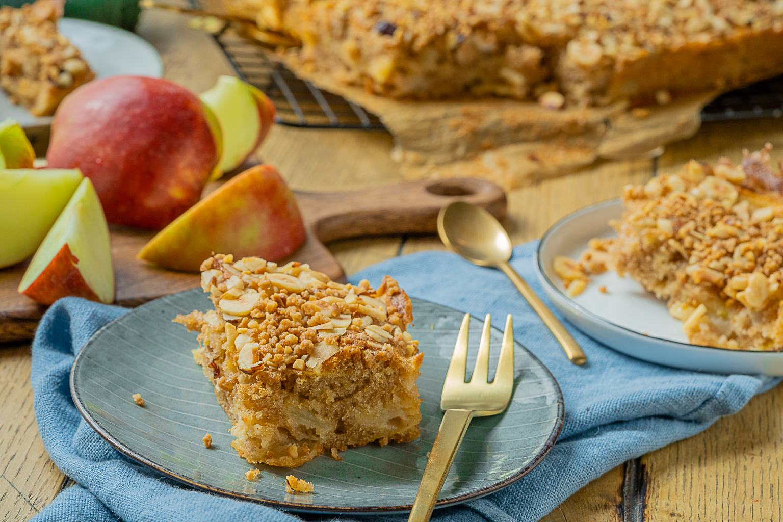 Apfelkuchen mit Haselnusskrokant