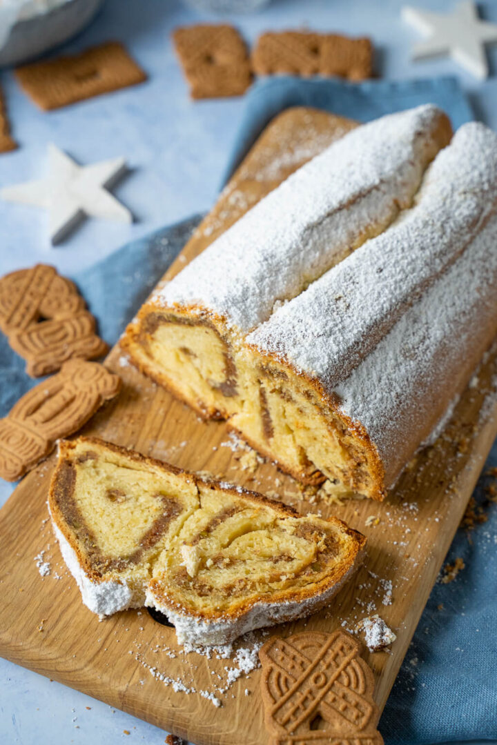 Saftiger Quarkstollen Mit Marzipan Spekulatiusfüllung Ohne Rosinen ...