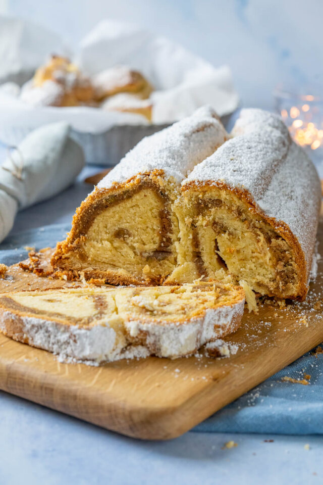 Saftiger Quarkstollen mit Marzipan Spekulatiusfüllung ohne Rosinen ...