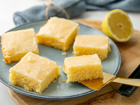 Der Beste Zitronenkuchen Vom Blech - Einfaches Rezept Für Den Knaller ...