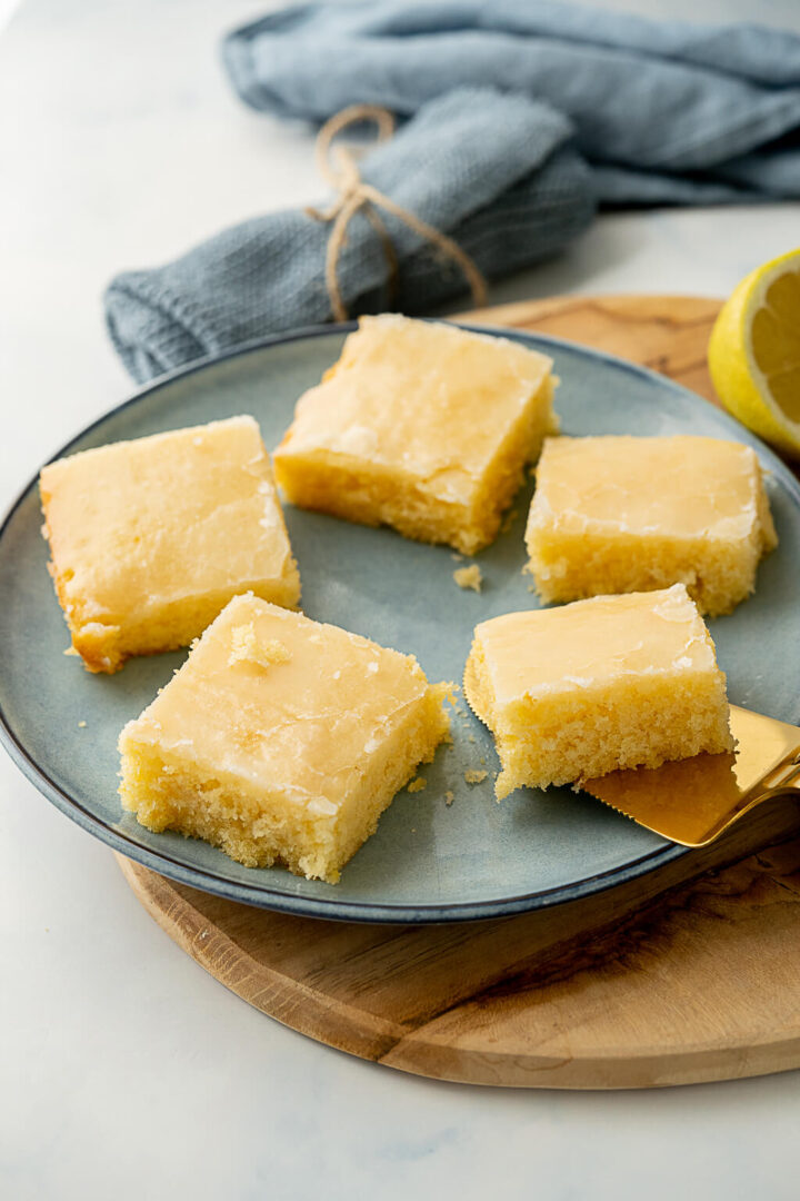 Der beste Zitronenkuchen vom Blech - einfaches Rezept für den Knaller ...