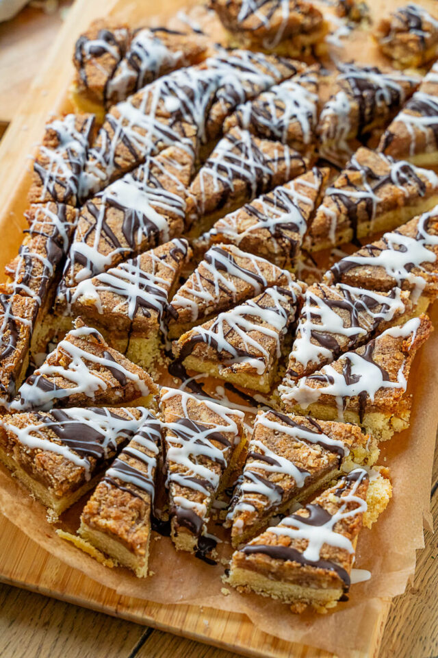 Saftige Marzipan Nussecken - super lecker und sehr einfach zu backen ...