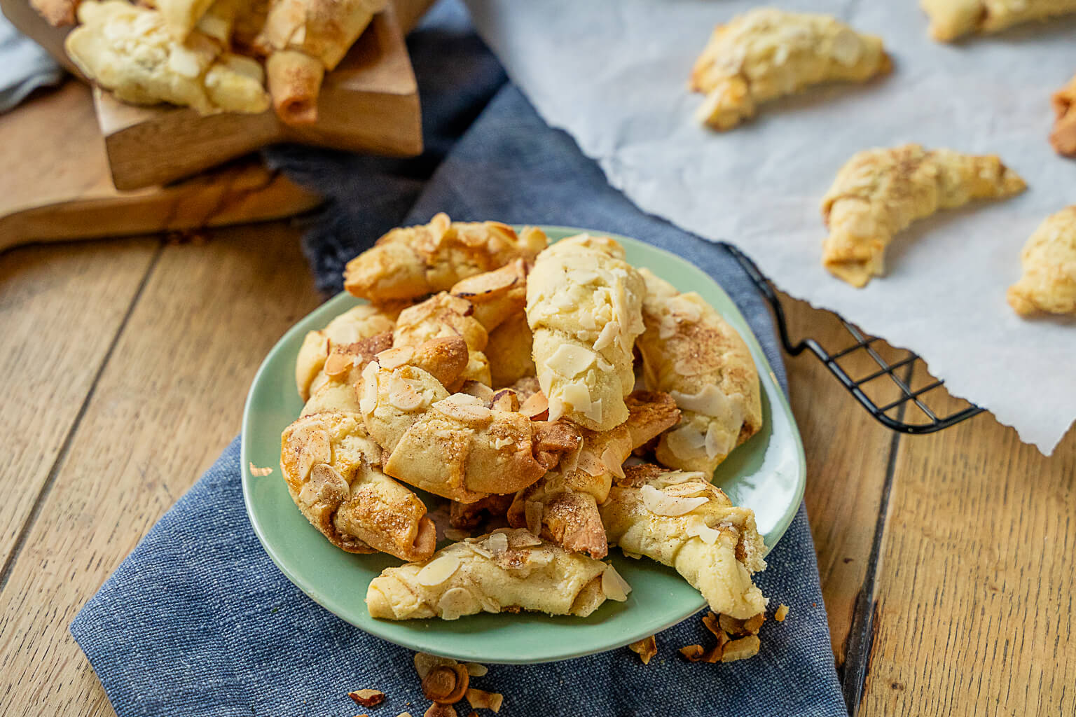 Leckere Zimthörnchen - Buttergebäck aus Mürbeteig mit Zimt und Zucker