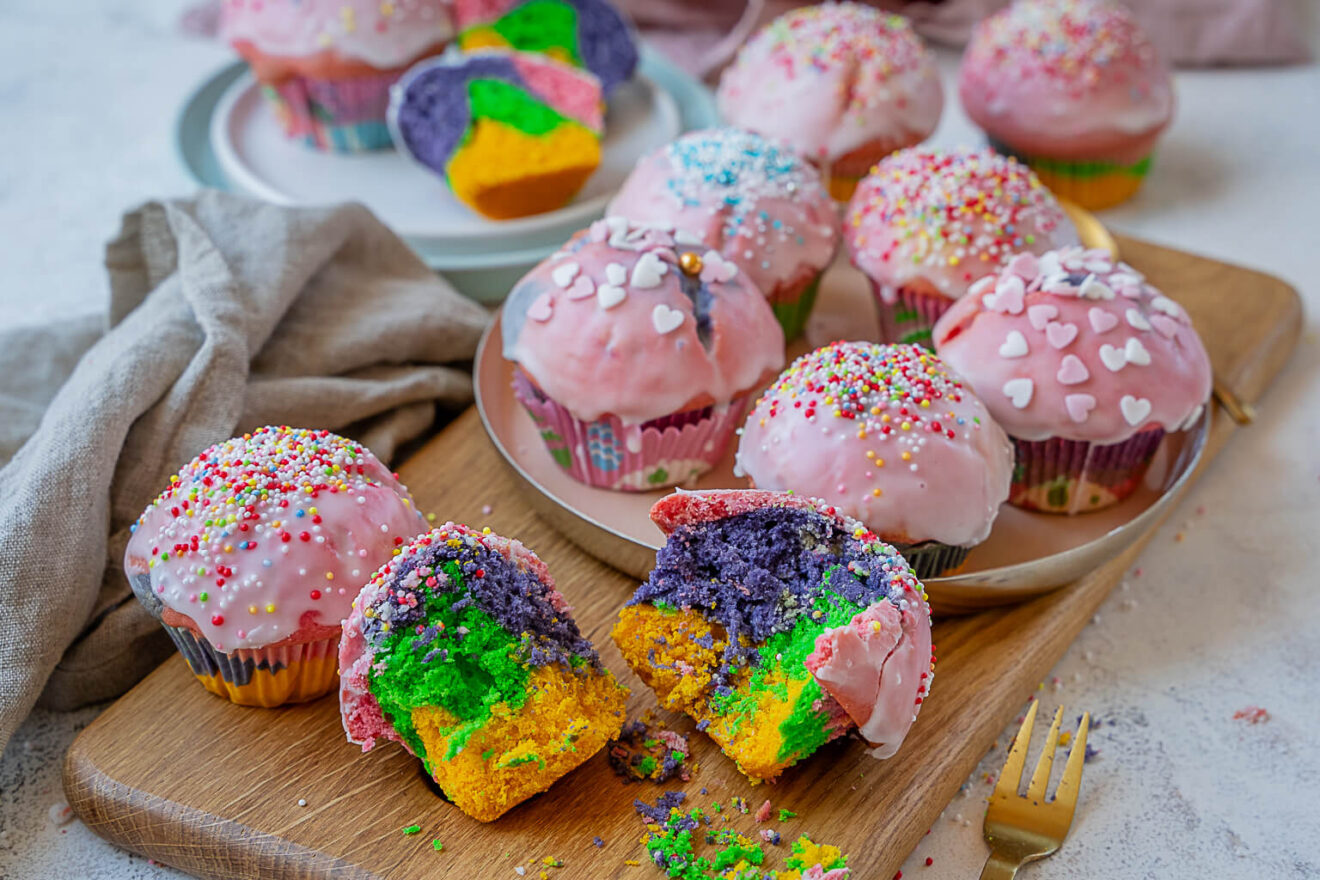 Diese leckeren Regenbogen Muffins bringen Kinderaugen zum Leuchten ...