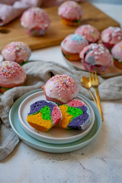 Diese leckeren Regenbogen Muffins bringen Kinderaugen zum Leuchten ...