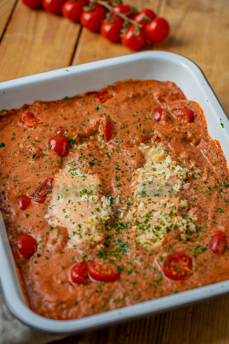 Lachs aus dem Ofen - in cremiger Tomatensoße - einfach &amp; total lecker ...