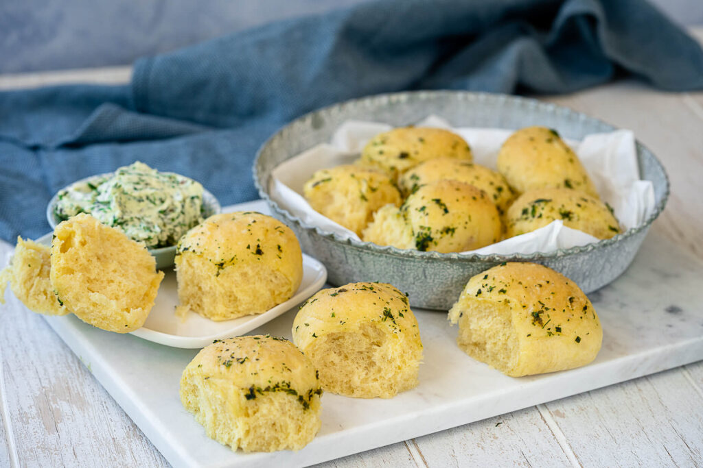 Lecker, so einfach backst du weiche Brötchen selber