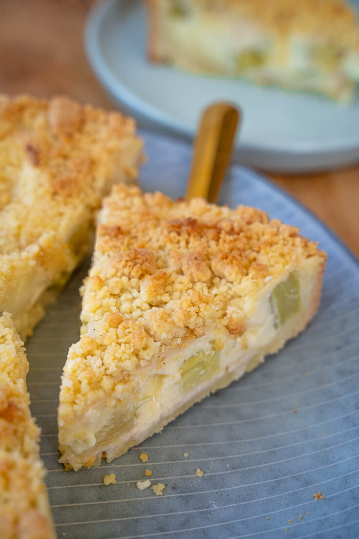 Rhabarber Pudding Streuselkuchen - Einfach Malene