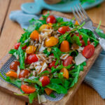 Rucola Salat mit Tomaten und Parmesan - Balsamico Dressing