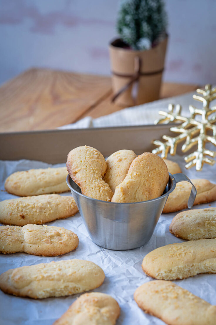 Kokoszungen - zartes Butter-Marzipan Spritzgebäck - Einfach Malene