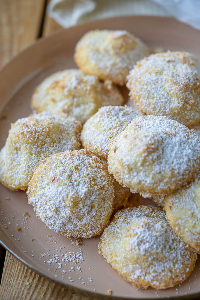 Schneeberge backen mit Kokos und Puderzucker