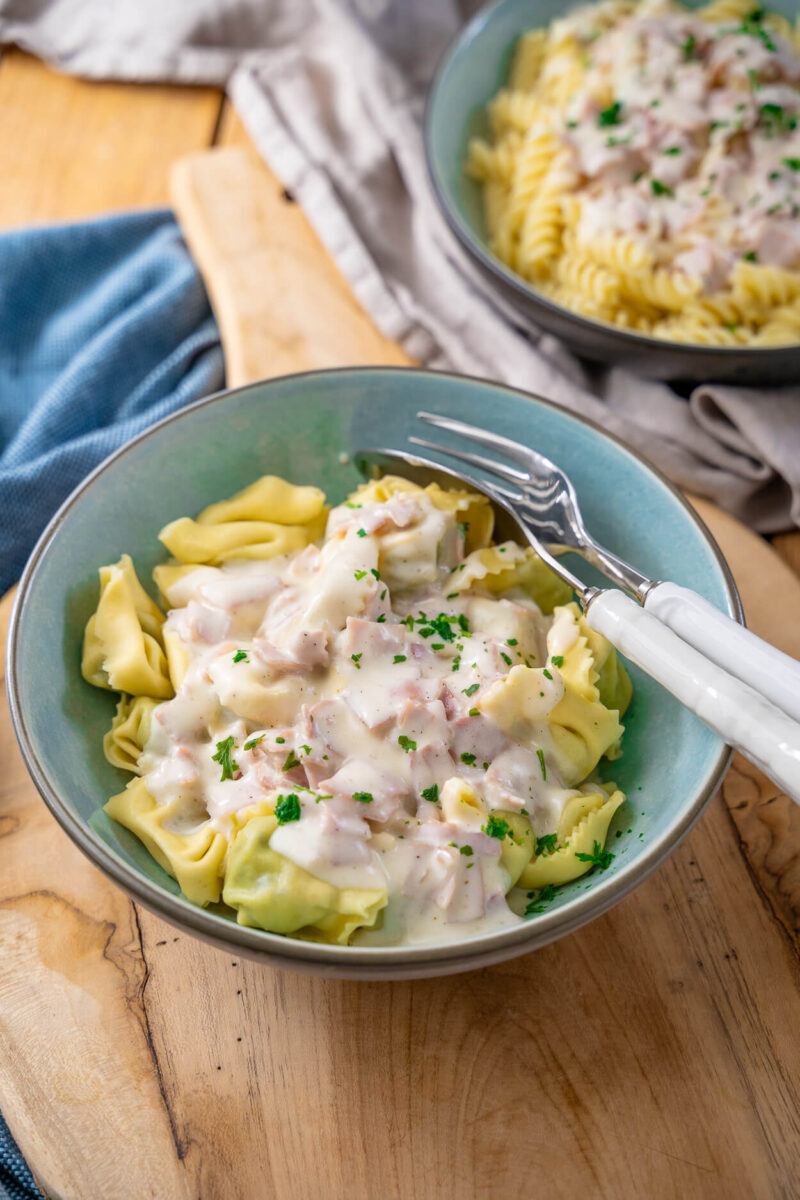 Schinken Sahne Soße Mit Nudeln - Köstliche Pasta In Nur 20 Minuten ...