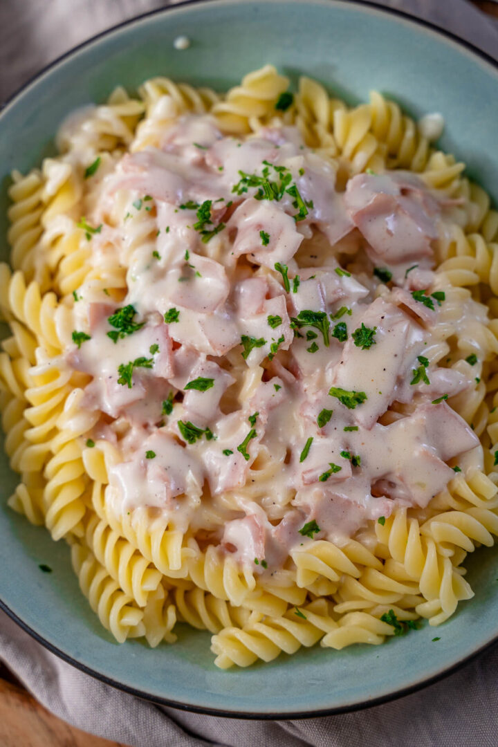 Schinken Sahne Soße mit Nudeln - köstliche Pasta in nur 20 Minuten ...