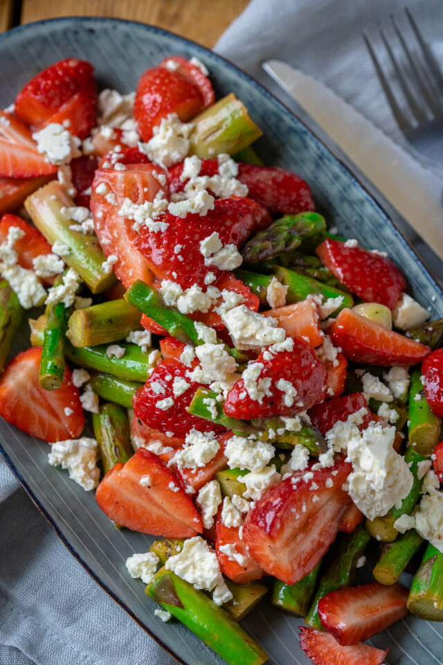 Spargelrezepte: Grüner Spargelsalat Mit Erdbeeren Und Feta - Einfach Malene