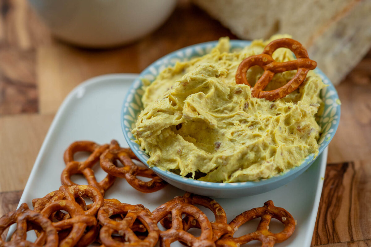 Geheimtipp Curry Dattel Dip - schneller Dip zum Snacken - Einfach Malene