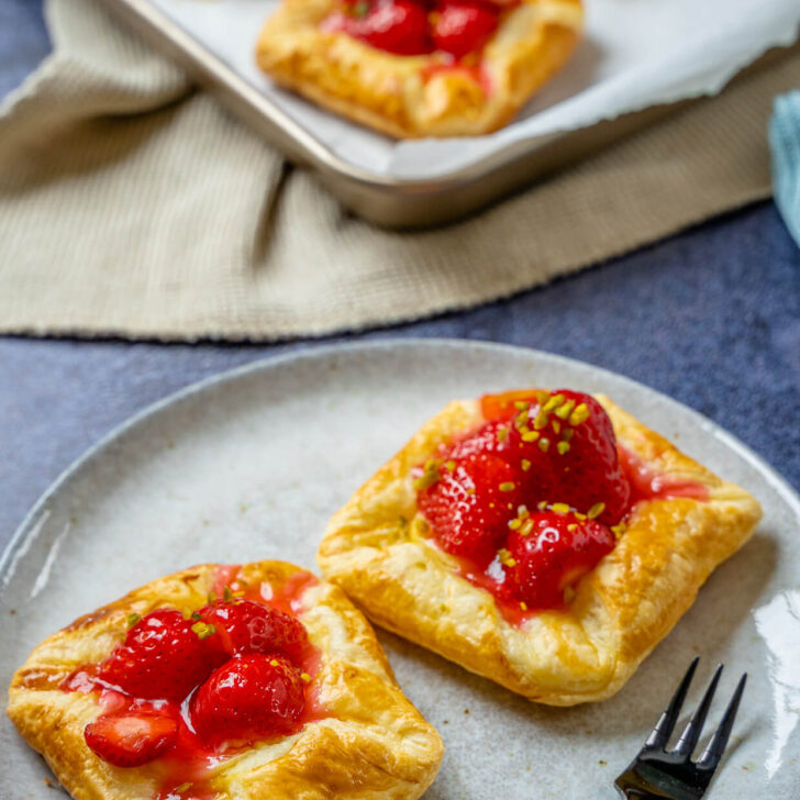 Erdbeer Pudding Blätterteig Teilchen - ruck zuck Kuchengenuss - Einfach ...