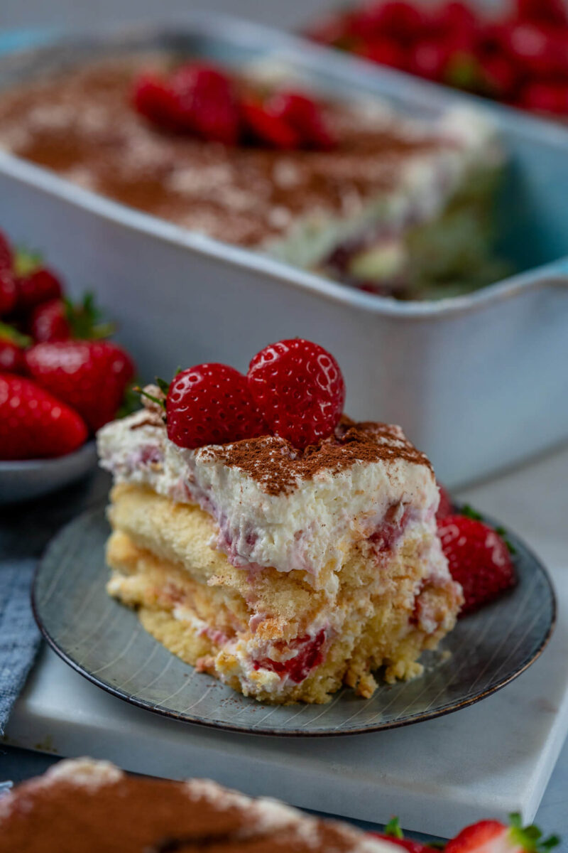 Erdbeer Tiramisu - super leckeres Dessert mit Mascarpone, Quark (und ...