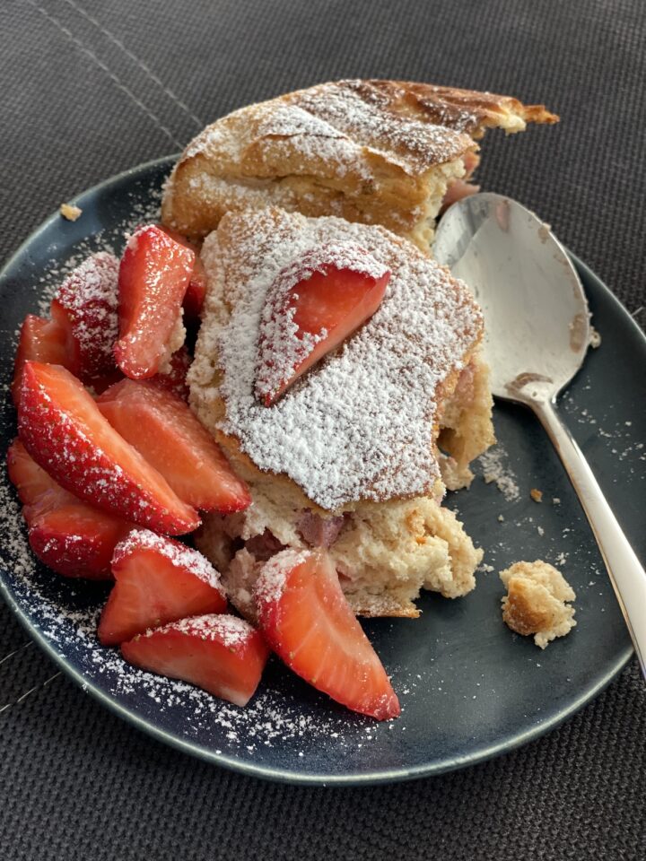 Quark Grieß Kuchen mit Obst - köstlicher Low Carb Käsekuchen - Einfach ...