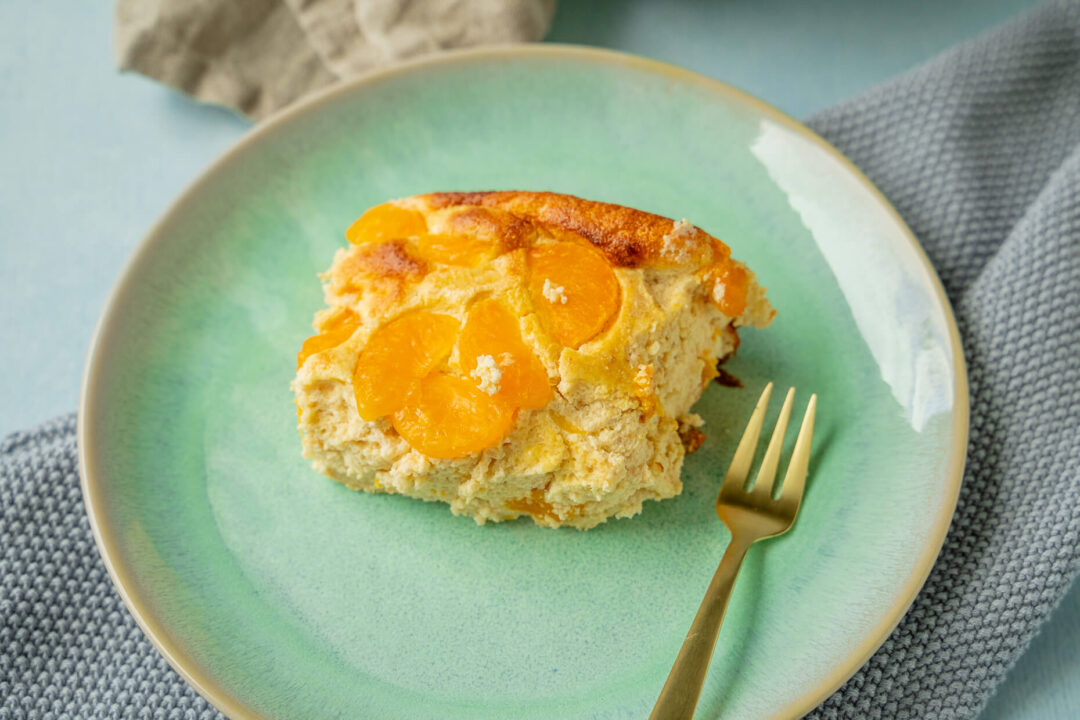 Quark Grieß Kuchen mit Obst - köstlicher Low Carb Käsekuchen - Einfach ...