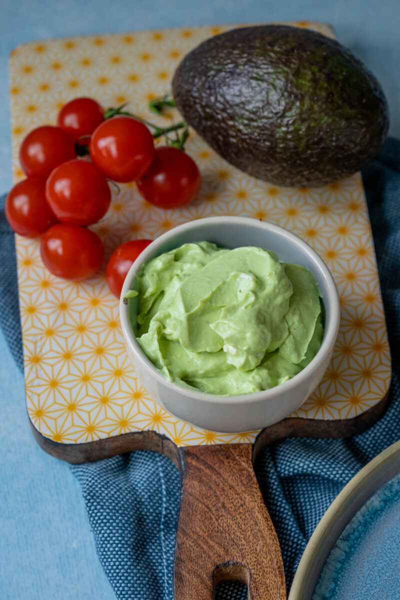 Einfaches Rezept für Avocado Creme mit Knoblauch - cremig fein