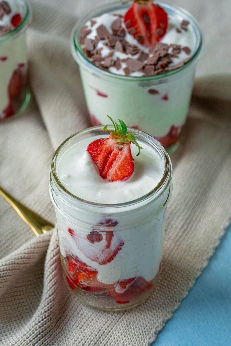 Quarkspeise mit Erdbeeren - Erdbeerquark Rezept - lecker schnell