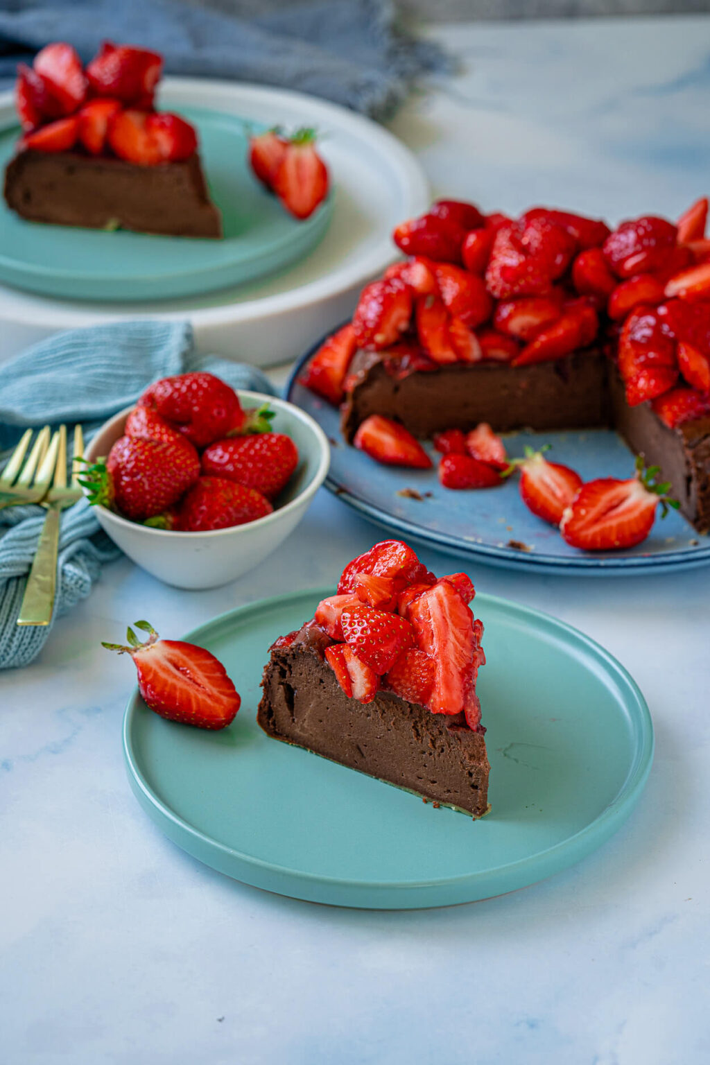 Cremiger Schoko-Käsekuchen mit Erdbeeren - Käsekuchen Rezept