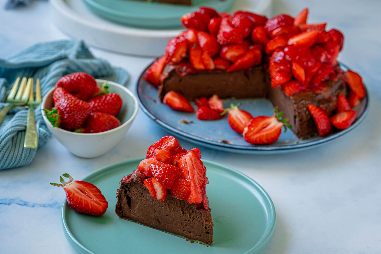 Cremiger Schoko-Käsekuchen mit Erdbeeren - Käsekuchen Rezept