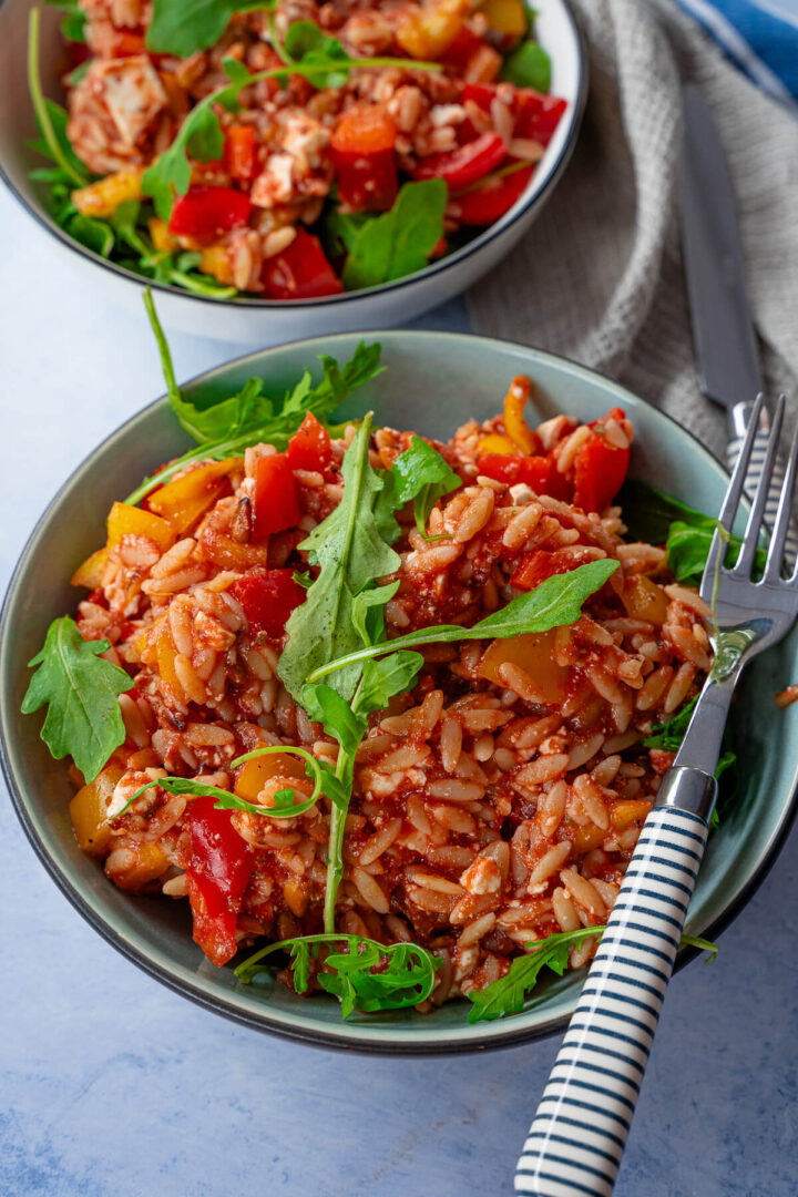 Griechischer Kritharaki Salat mit Feta - perfekte Nudelsalat Beilage