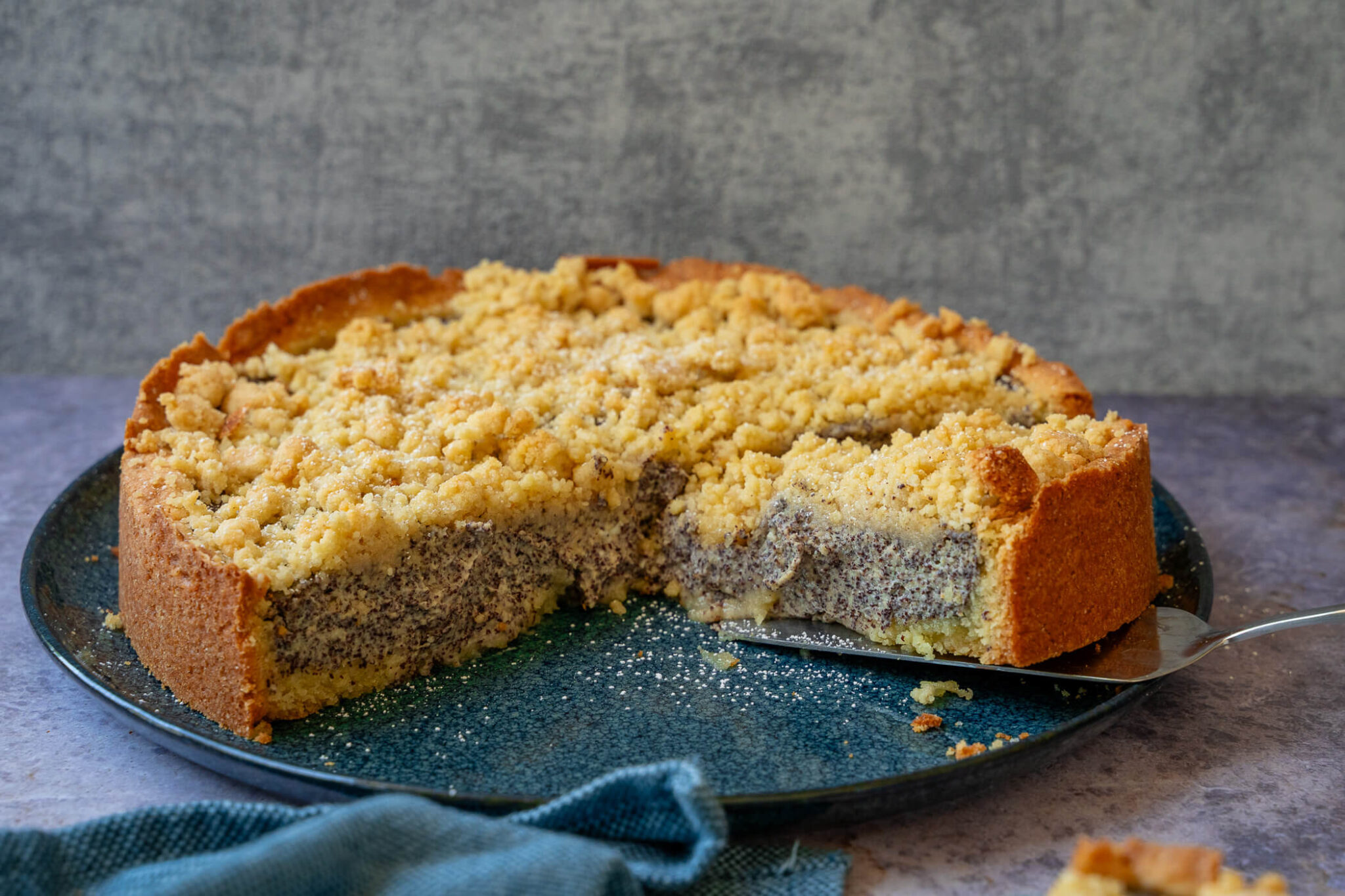 Omas saftiger Mohnkuchen mit Streusel - Streuselkuchen mit Mohn