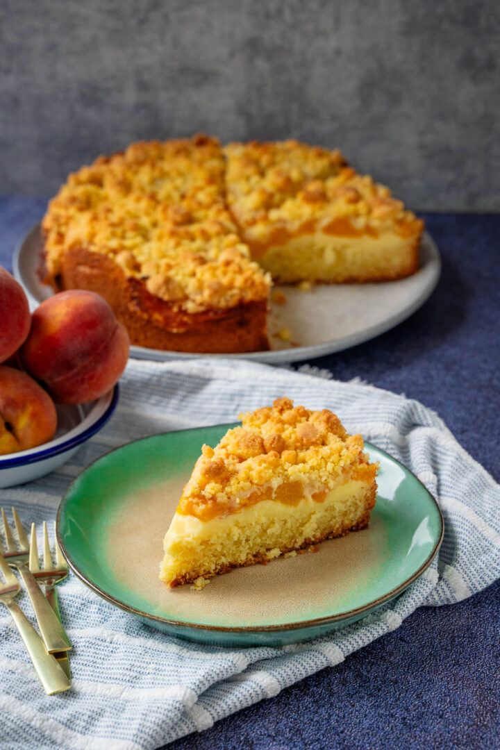 Rezept für saftigen Pfirsich Streuselkuchen - einfach &amp; schnell