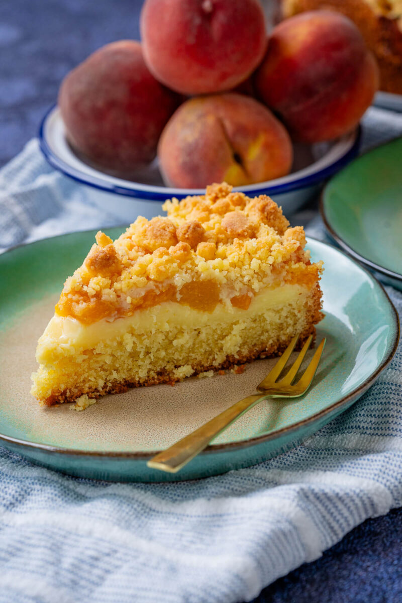 Rezept für saftigen Pfirsich Streuselkuchen - einfach &amp; schnell