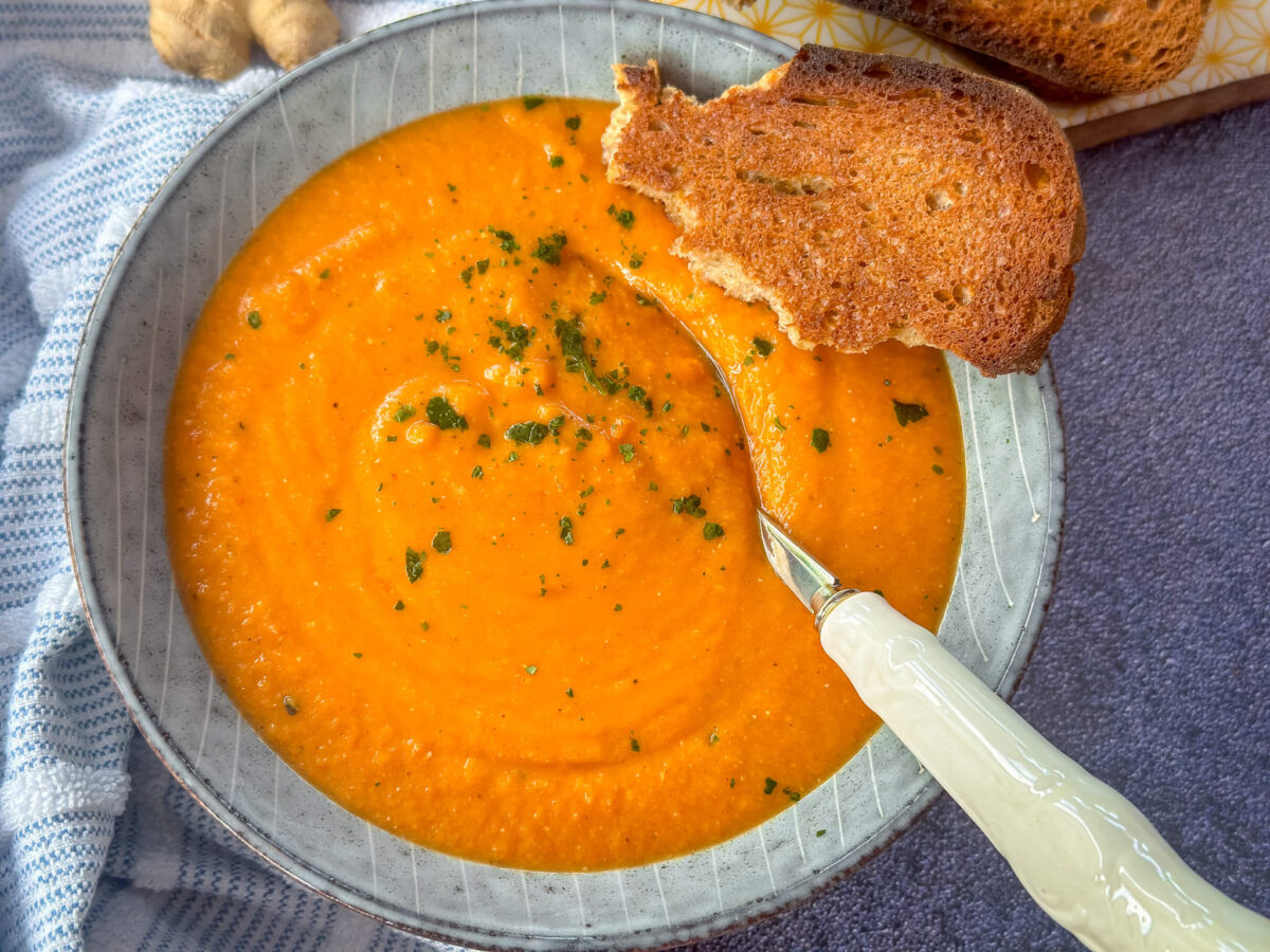 Rote Linsensuppe mit Kokosmilch - türkische Linsensuppe