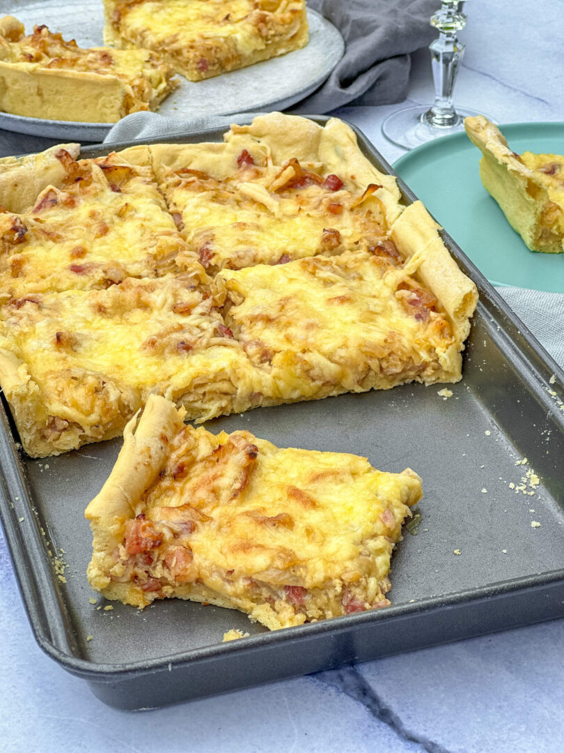 Zwiebelkuchen vom Blech - super saftig und schnell zubereitet