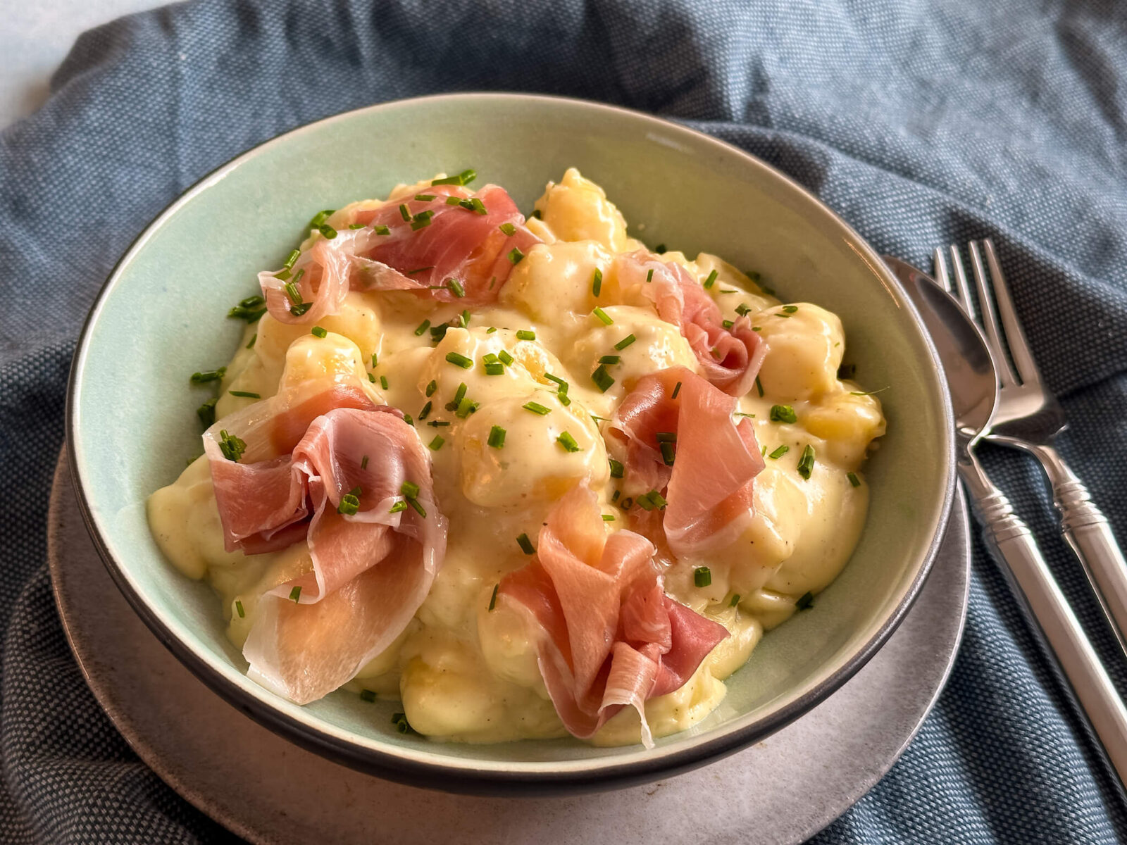 Leckeres Rezept für Käse Gnocchi in cremiger Soße mit Schinken