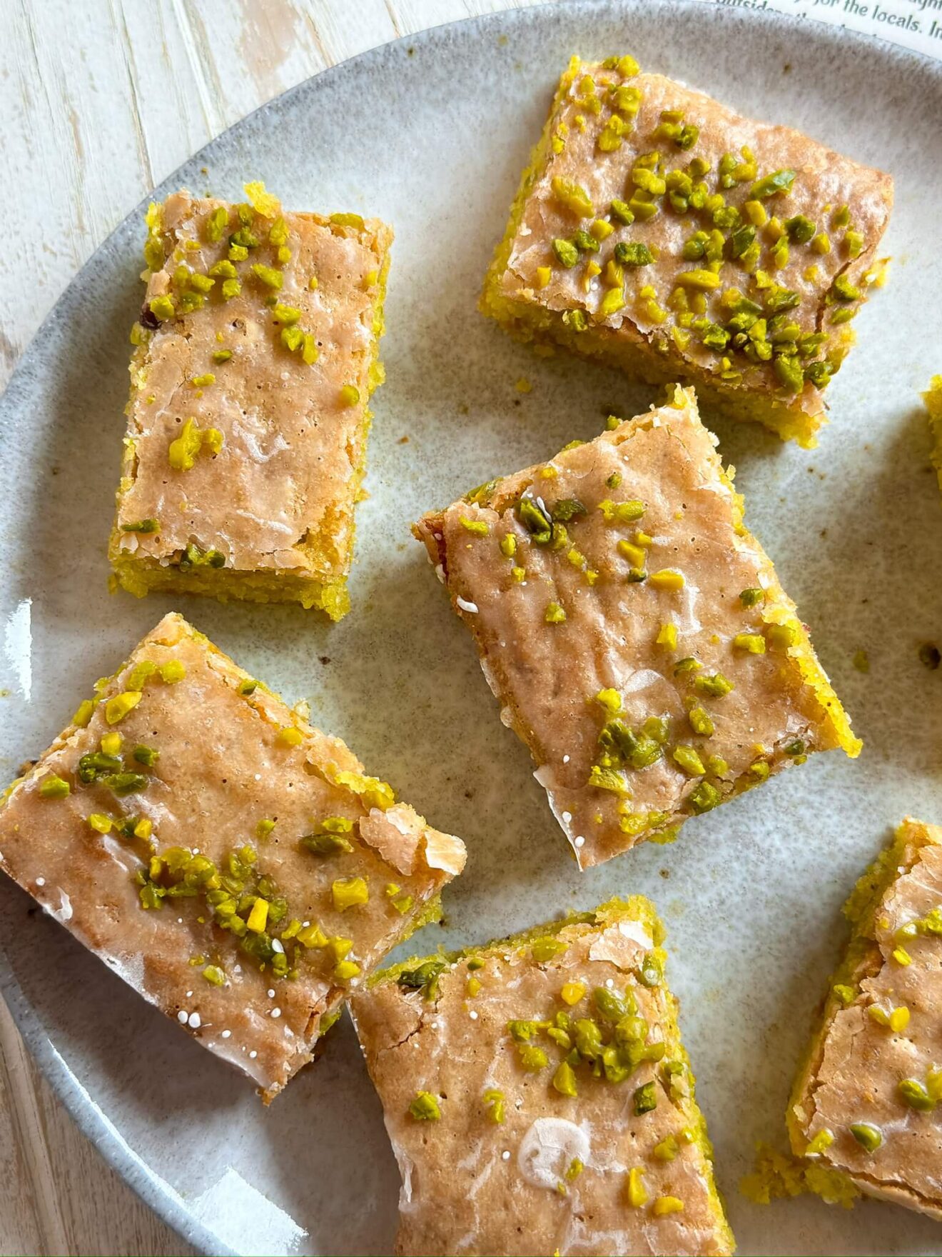 Saftiger Pistazienkuchen mit Mandeln und Zitrone - glutenfreier ...