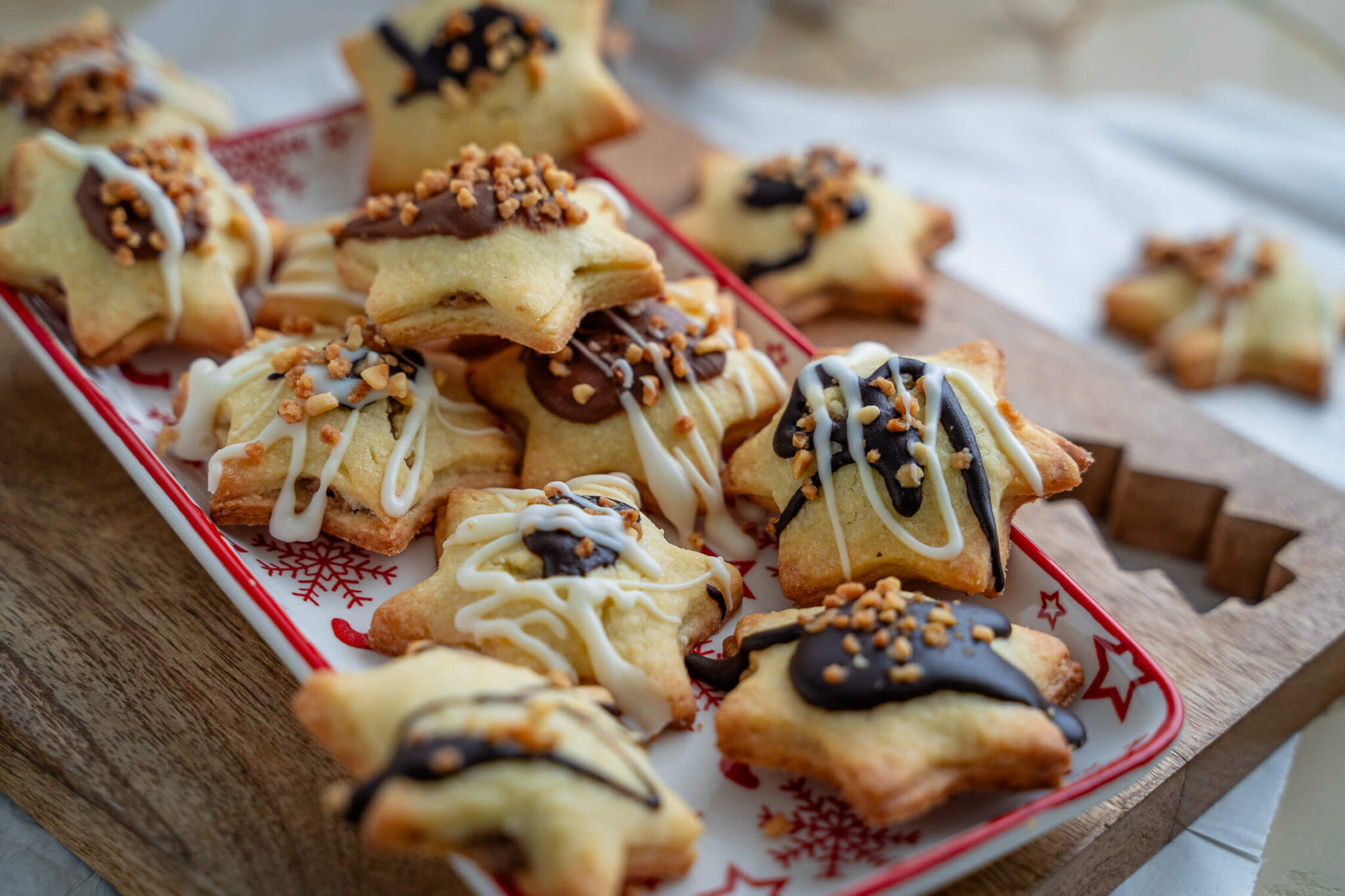 Haselnuss Sterne - leckere Weihnachtsplätzchen mit Nussfüllung ...