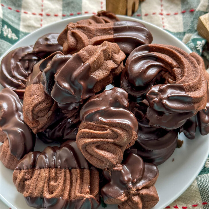 Schokoladen Spritzgebäck - mit Konfitüre oder Schokocreme gefüllt ...