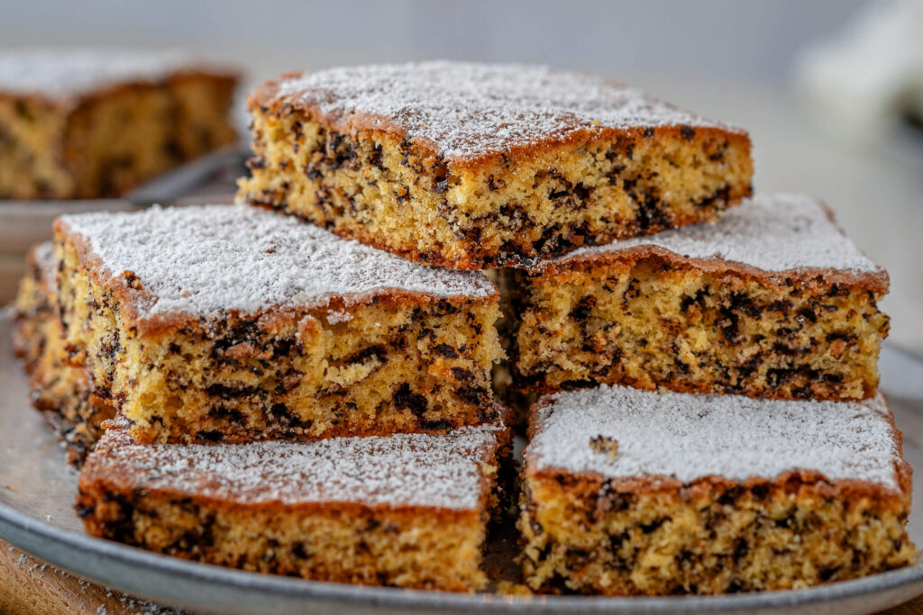 Fluffiger Ameisenkuchen vom Blech - schnell &amp; einfach - Einfach Malene