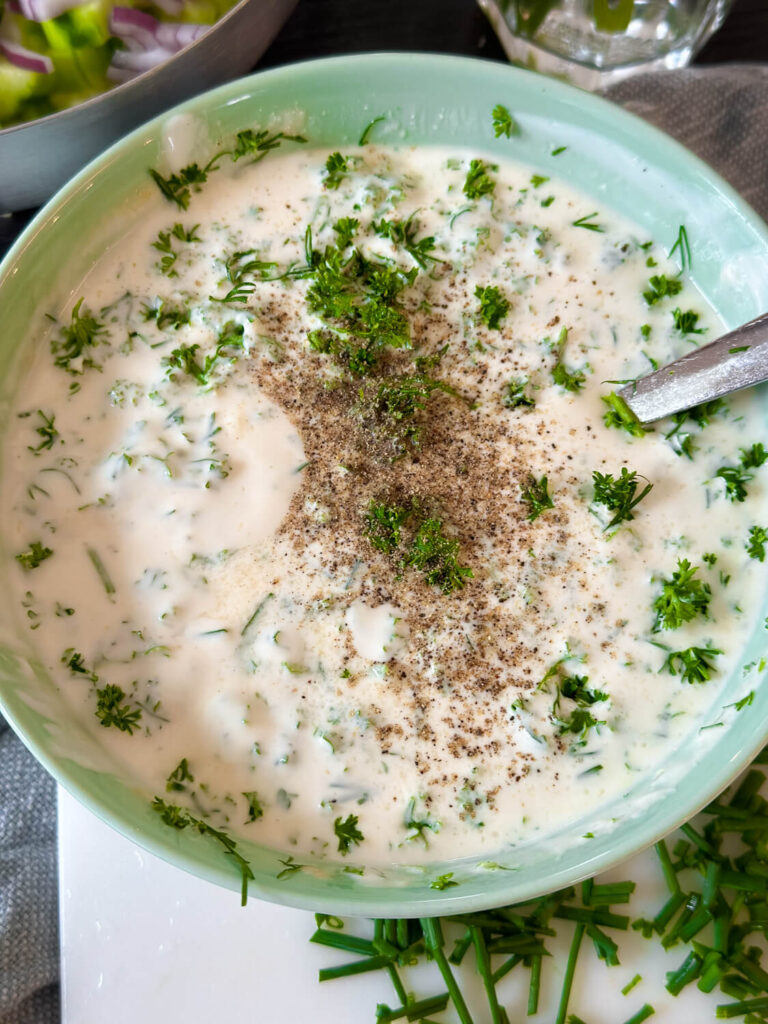 Joghurtdressing für Smashed Potato Salad