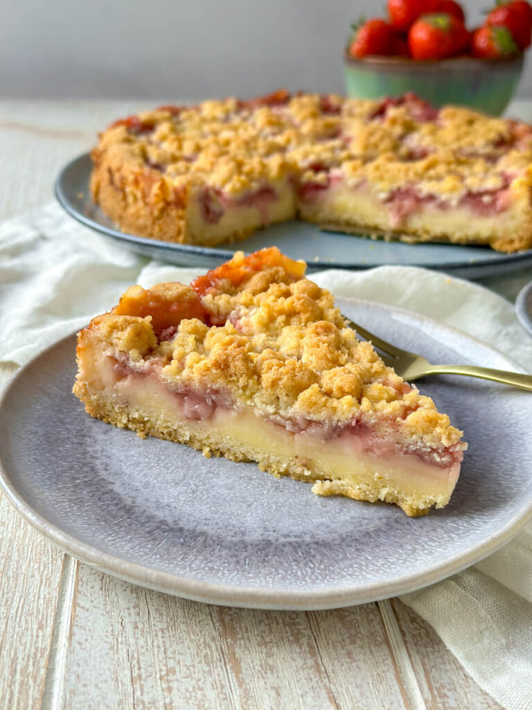 Erdbeer Pudding Streuselkuchen