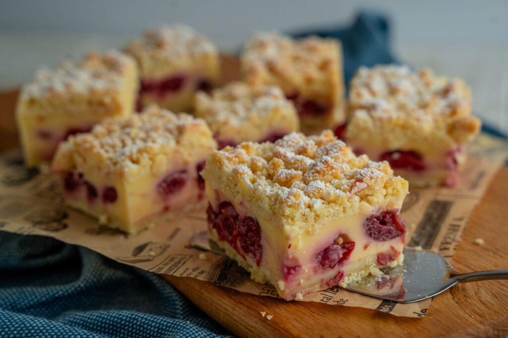 Kirschstreusel Kuchen mit Pudding - Blechkuchen 