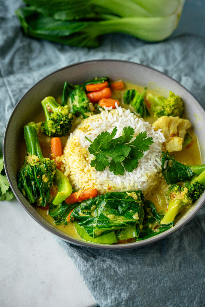 Schnelles Thai Curry mit Pak Choi