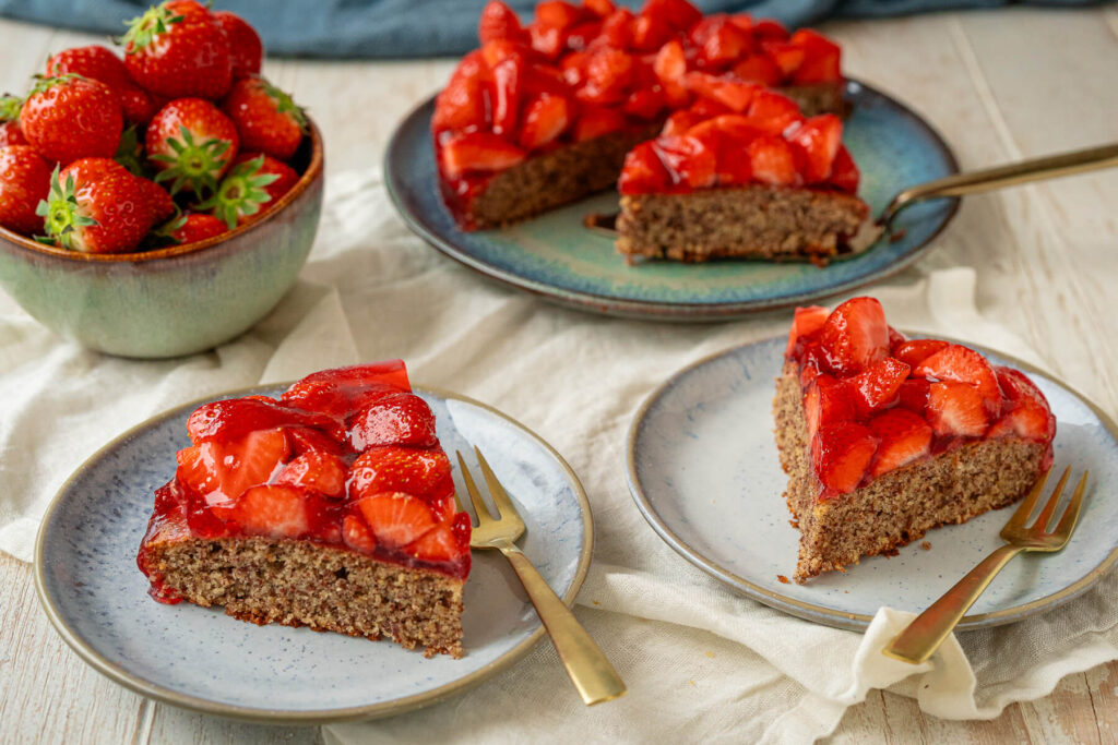 Mandelkuchen mit Erdbeeren