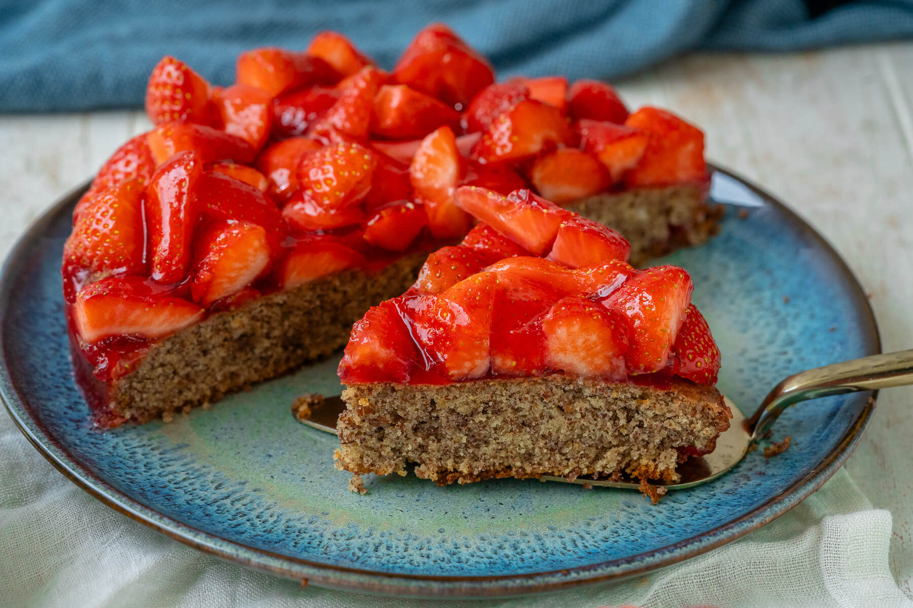 Mandelkuchen mit Erdbeeren