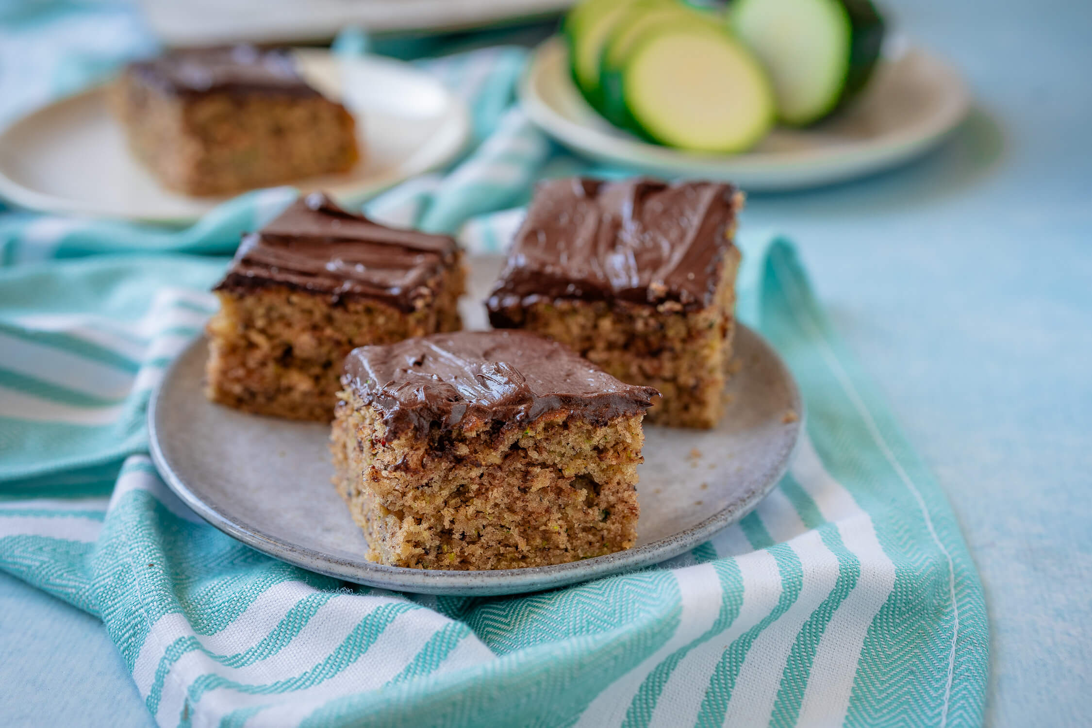 Zucchini Nusskuchen mit Schoko-Frosting