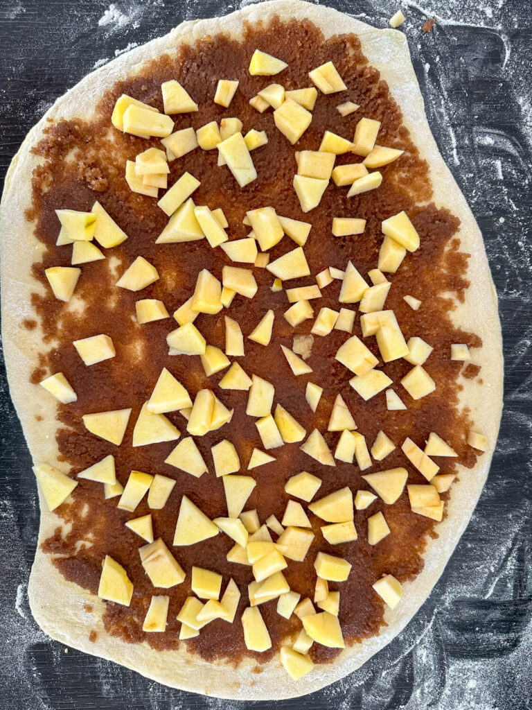 Apfel Zimtschnecken rollen