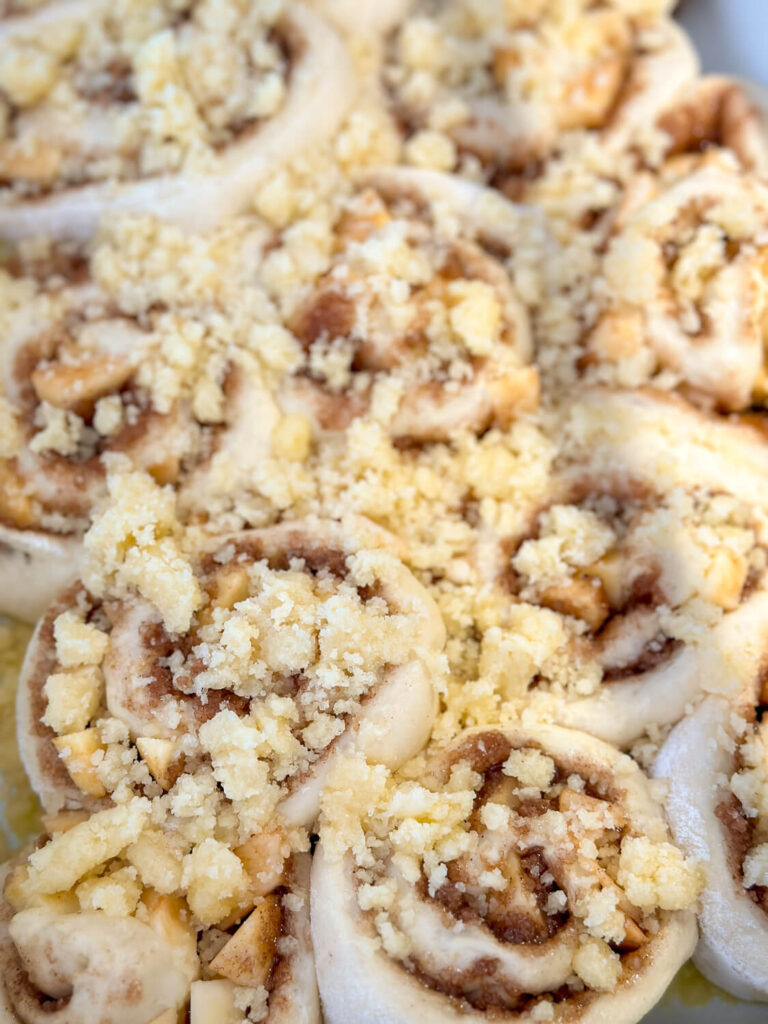 Apfel Zimtschnecken mit Streuseln