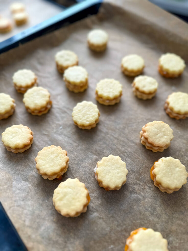 Hausfreunde mit Marzipan