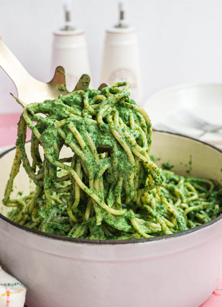 vegane Pasta kochen - mit Spinat 