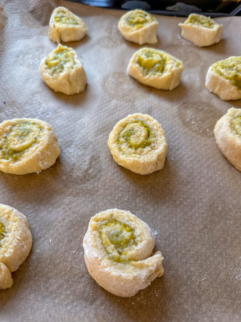 Pistazien Schnecken auf dem Blech